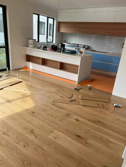 家装地板好材料-SPC石晶地板