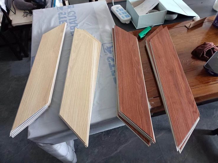 小蓝鲸石晶鱼骨拼地板打包寄样给急需鱼骨拼的客户看样