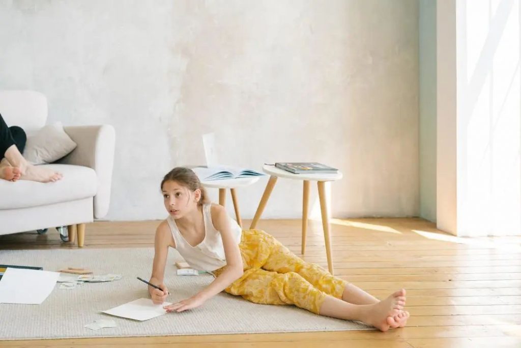 石晶地板和瓷砖，哪个更适合居家运动空间？