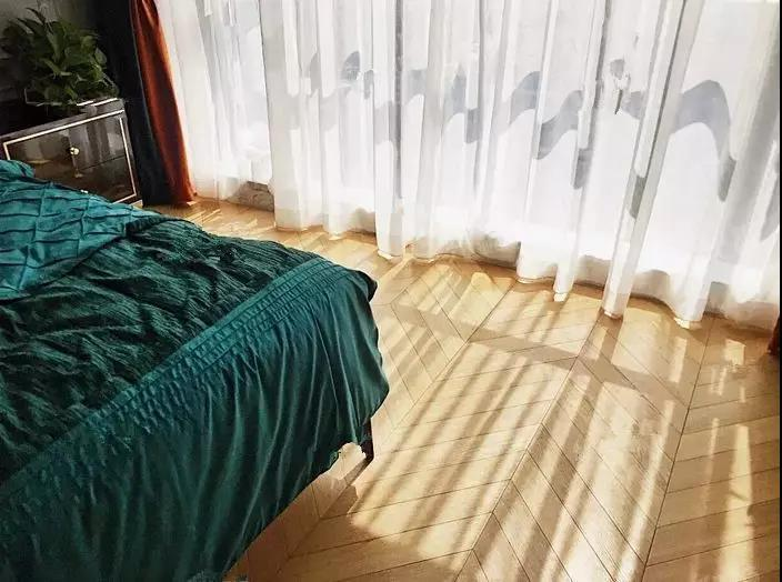 小蓝鲸石晶人字拼石晶地板铺装效果