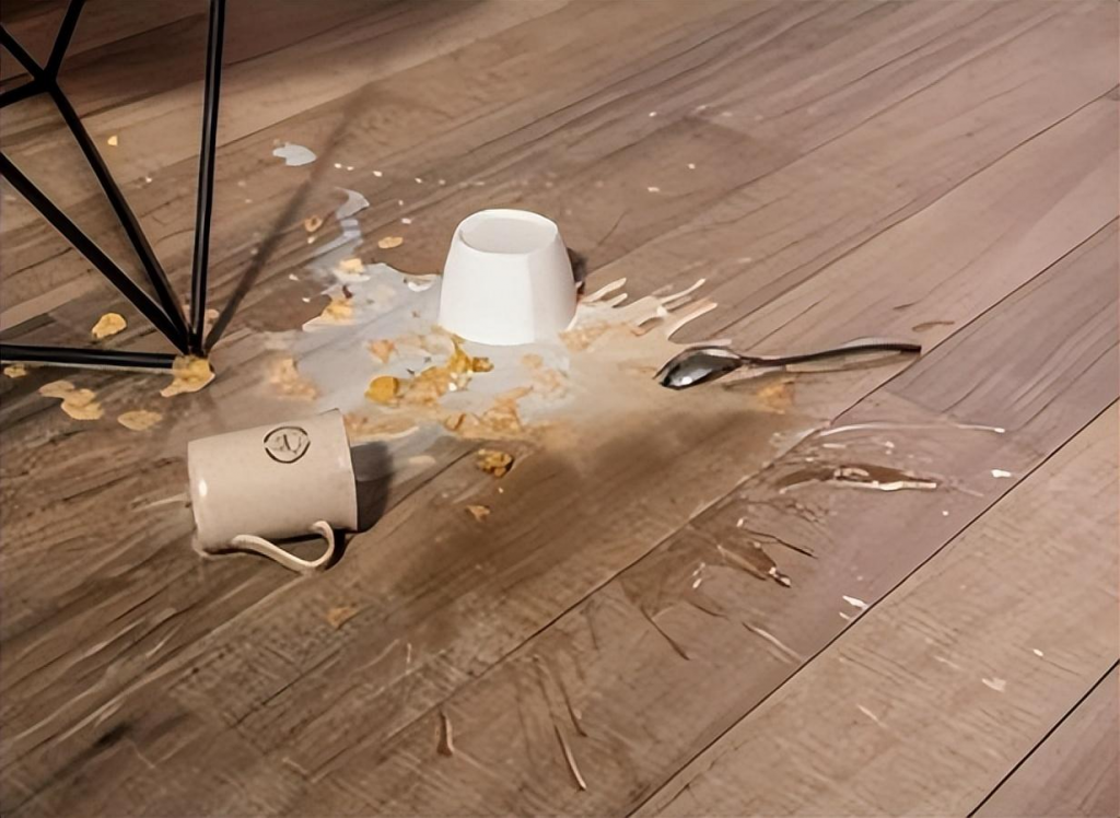 饭店地面铺什么好？（餐厅地板装修要防滑、耐污的材料才够好）