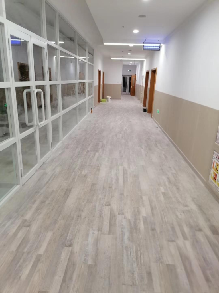 医院地板铺装材料:石晶地板，双向奔赴的选择